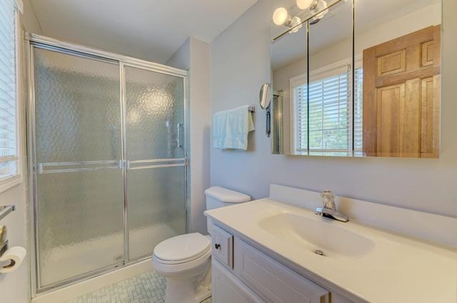 910 W White Oak Street, Arlington Heights, IL 60005