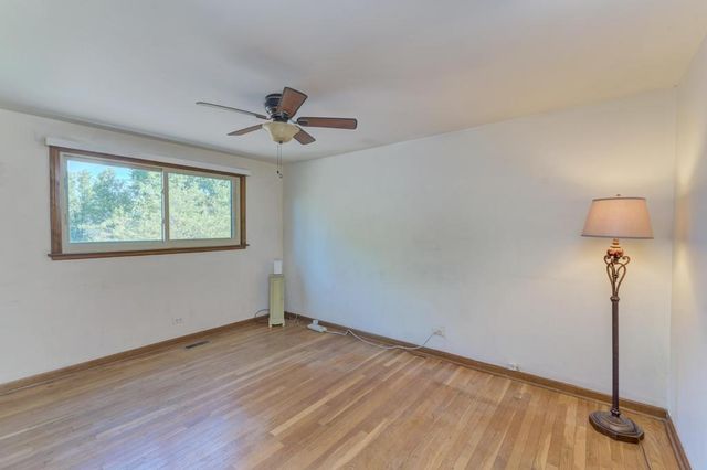 910 W White Oak Street, Arlington Heights, IL 60005