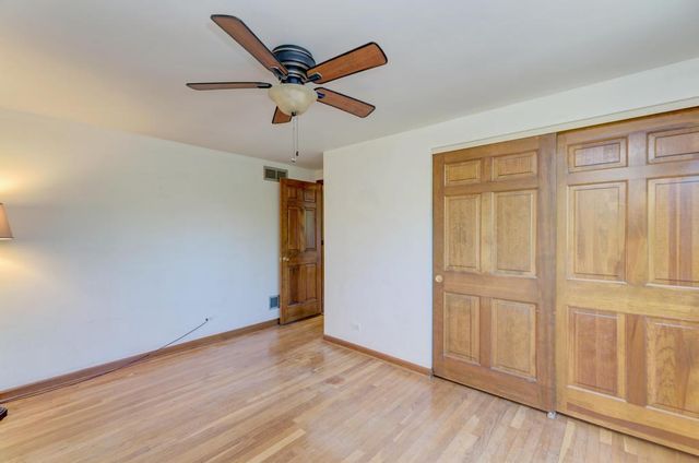 910 W White Oak Street, Arlington Heights, IL 60005
