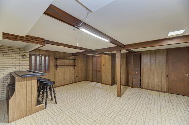 910 W White Oak Street, Arlington Heights, IL 60005