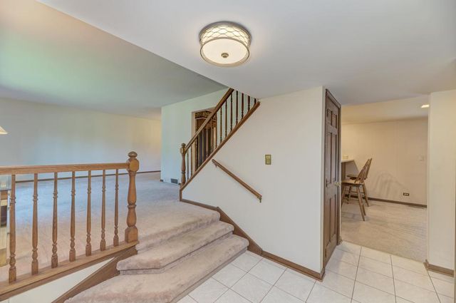 910 W White Oak Street, Arlington Heights, IL 60005