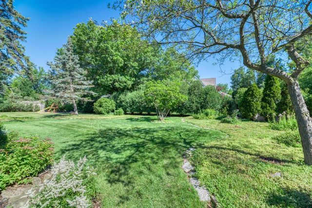 910 W White Oak Street, Arlington Heights, IL 60005