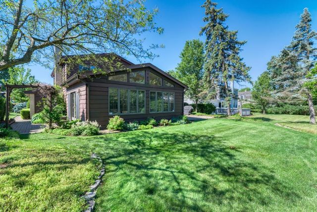910 W White Oak Street, Arlington Heights, IL 60005