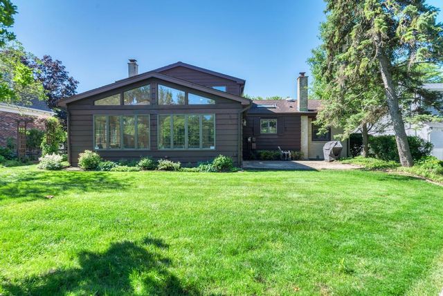 910 W White Oak Street, Arlington Heights, IL 60005