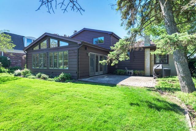 910 W White Oak Street, Arlington Heights, IL 60005