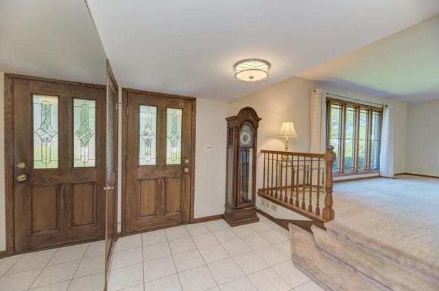 910 W White Oak Street, Arlington Heights, IL 60005