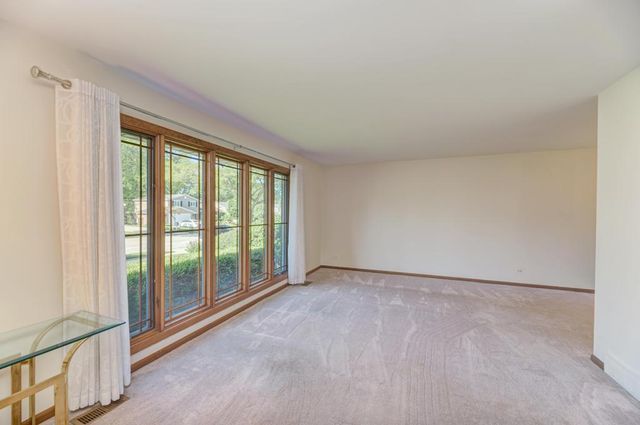 910 W White Oak Street, Arlington Heights, IL 60005
