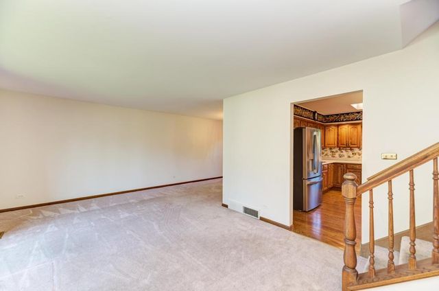 910 W White Oak Street, Arlington Heights, IL 60005