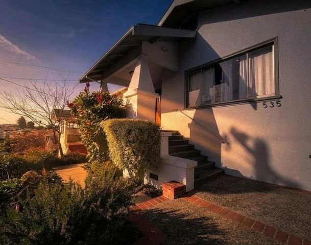 535 Zorah St, Oakland, CA 94606
