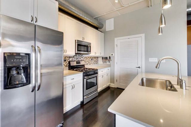 4846 N CLARK Street 510, Chicago, IL 60640