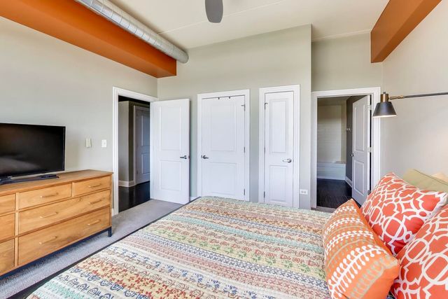 4846 N CLARK Street 510, Chicago, IL 60640