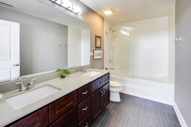 4846 N CLARK Street 510, Chicago, IL 60640