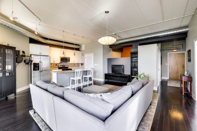 4846 N CLARK Street 510, Chicago, IL 60640