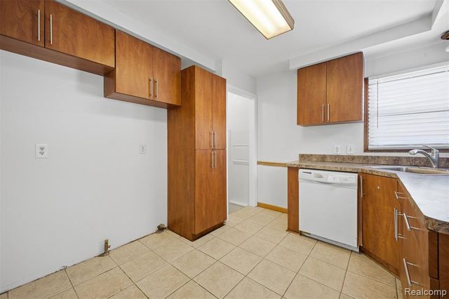 15080 Churchill Street, Southgate, MI 48195
