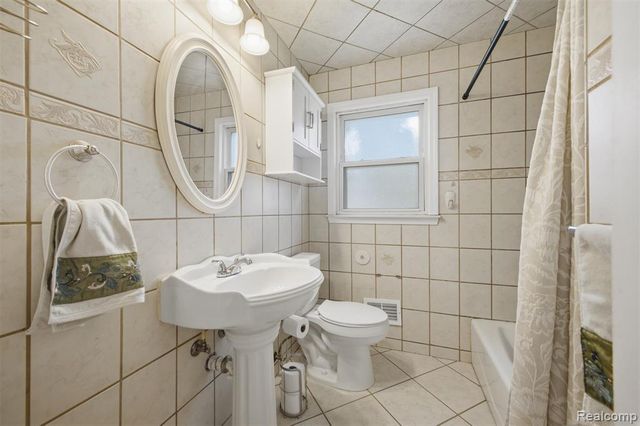 15080 Churchill Street, Southgate, MI 48195