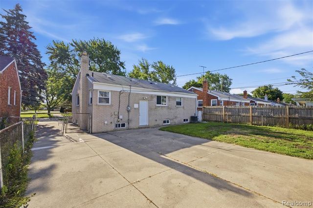 15080 Churchill Street, Southgate, MI 48195