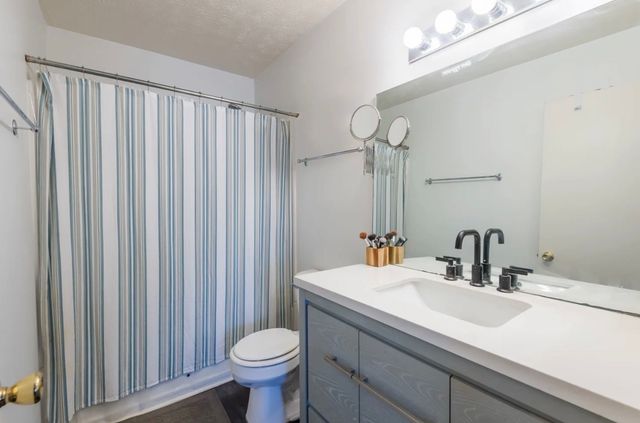 110 Waterview Dr, Hendersonville, TN 37075