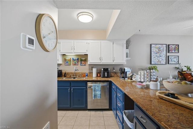 3200 Lynnhaven Dr Apt 208, Virginia Beach, VA 23451