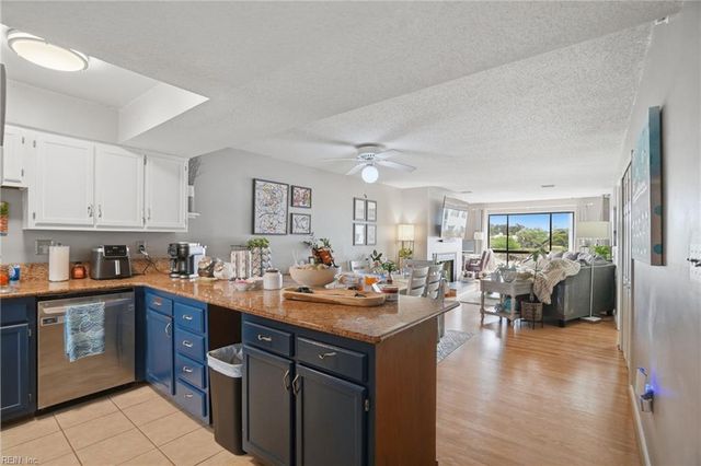 3200 Lynnhaven Dr Apt 208, Virginia Beach, VA 23451