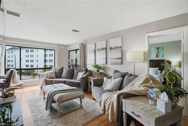 3200 Lynnhaven Dr Apt 208, Virginia Beach, VA 23451