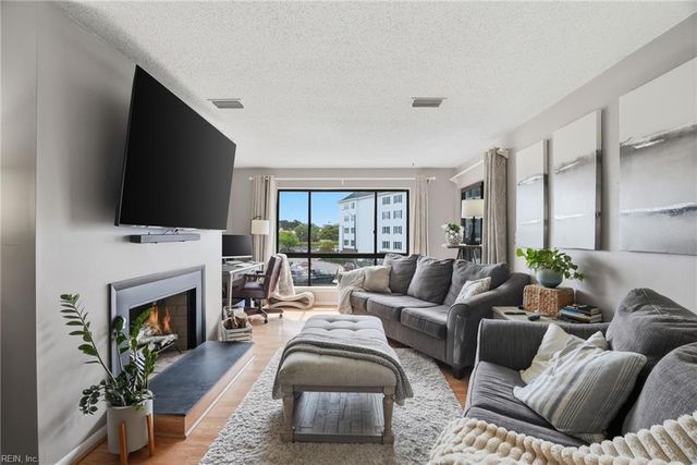 3200 Lynnhaven Dr Apt 208, Virginia Beach, VA 23451