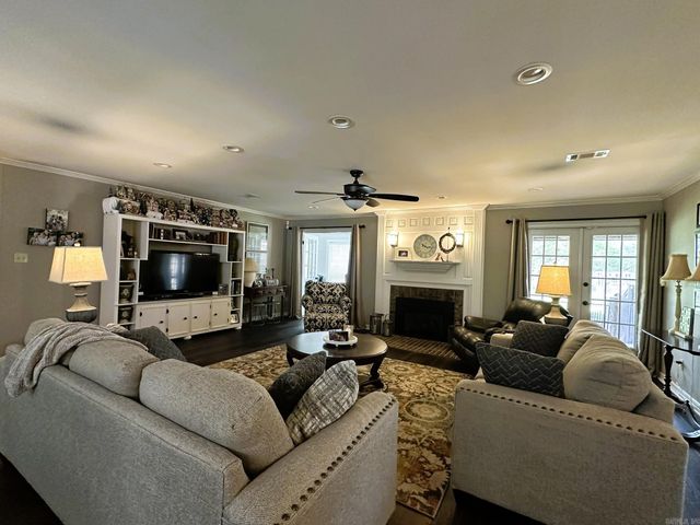 103 Brentwood Cir, Crossett, AR 71635