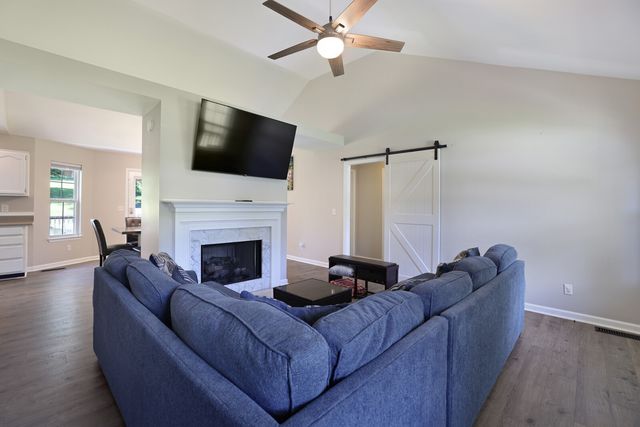 146 Sherron Dr, Dickson, TN 37055