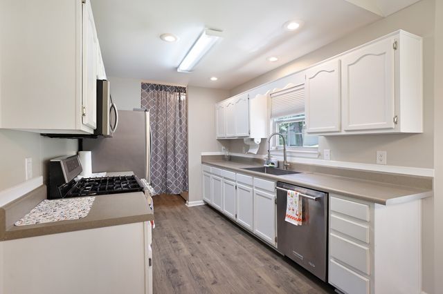 146 Sherron Dr, Dickson, TN 37055
