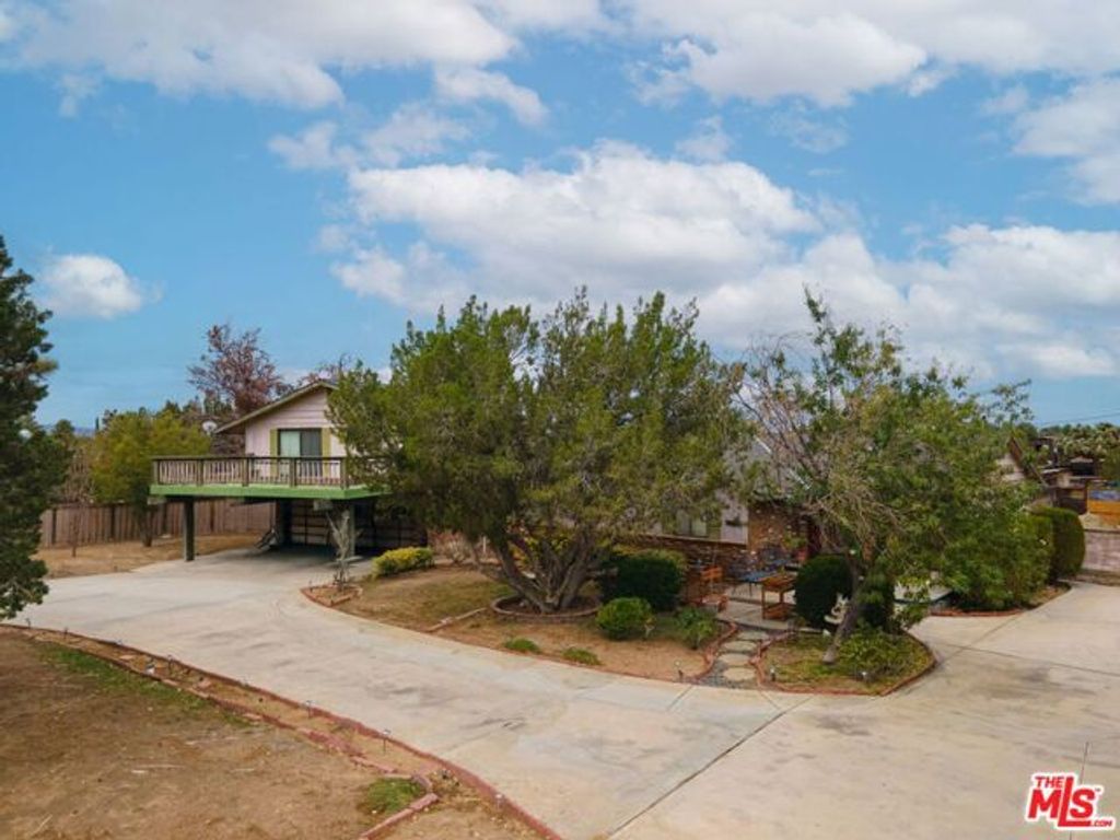 2057 W Avenue O, Palmdale, CA 93551