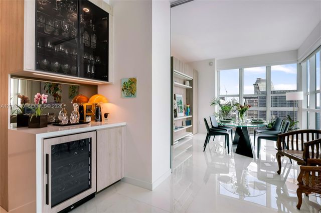 950 Brickell Bay Dr 5210, Miami, FL 33131
