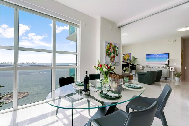 950 Brickell Bay Dr 5210, Miami, FL 33131