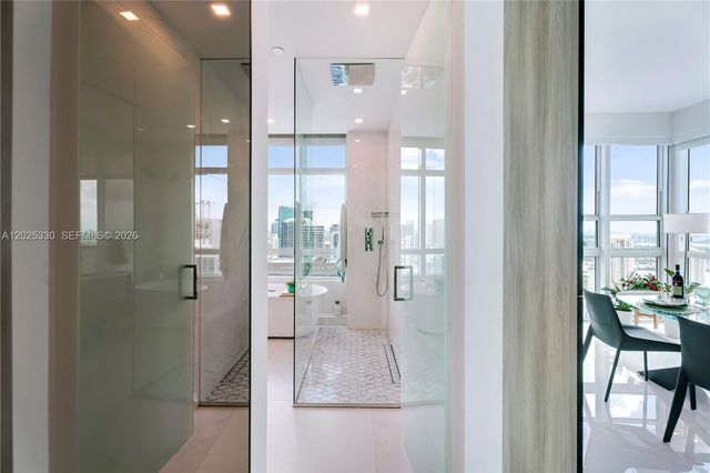 950 Brickell Bay Dr 5210, Miami, FL 33131