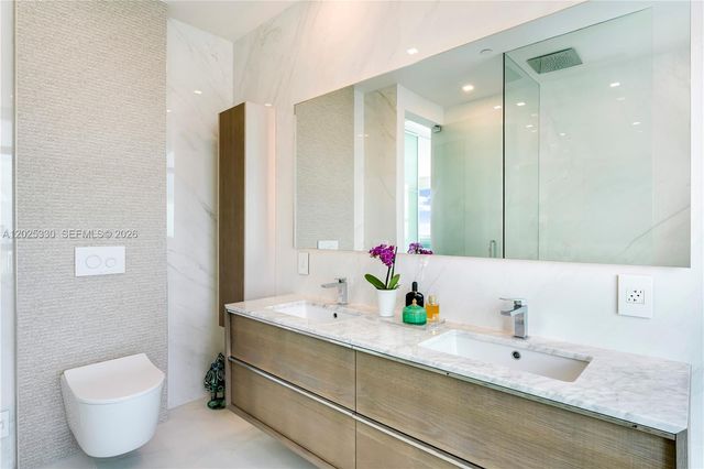 950 Brickell Bay Dr 5210, Miami, FL 33131