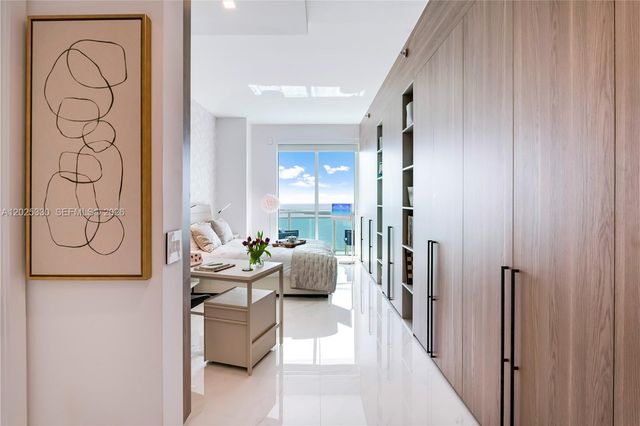950 Brickell Bay Dr 5210, Miami, FL 33131
