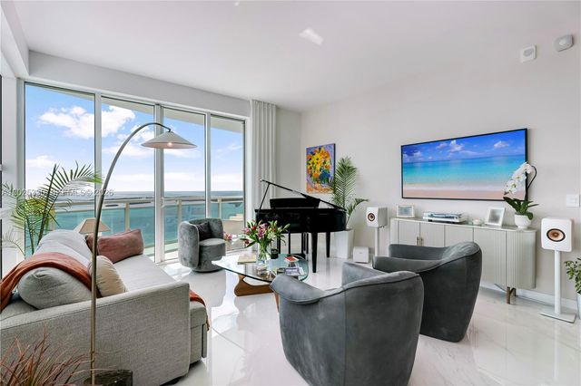 950 Brickell Bay Dr 5210, Miami, FL 33131