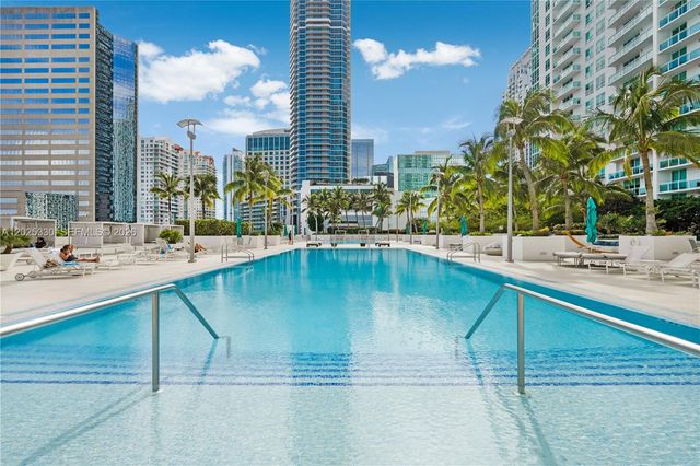 950 Brickell Bay Dr 5210, Miami, FL 33131