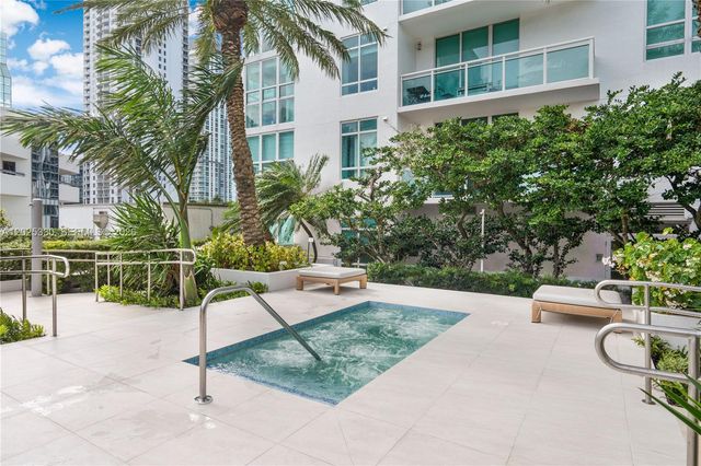 950 Brickell Bay Dr 5210, Miami, FL 33131