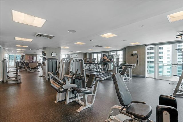 950 Brickell Bay Dr 5210, Miami, FL 33131