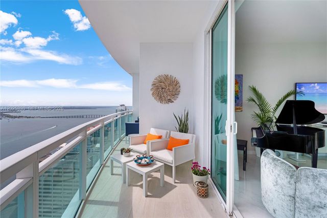 950 Brickell Bay Dr 5210, Miami, FL 33131