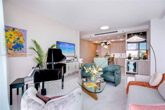 950 Brickell Bay Dr 5210, Miami, FL 33131
