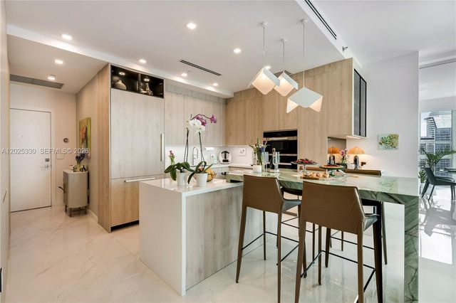 950 Brickell Bay Dr 5210, Miami, FL 33131
