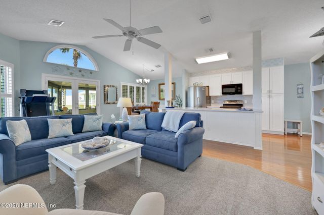 118 GOVERNOR Street 208, Green Cove Springs, FL 32043