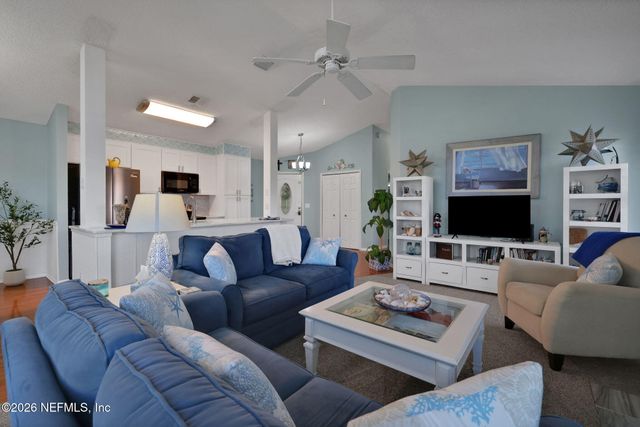118 GOVERNOR Street 208, Green Cove Springs, FL 32043
