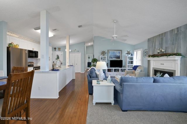 118 GOVERNOR Street 208, Green Cove Springs, FL 32043