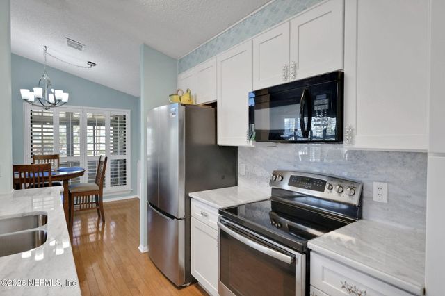 118 GOVERNOR Street 208, Green Cove Springs, FL 32043
