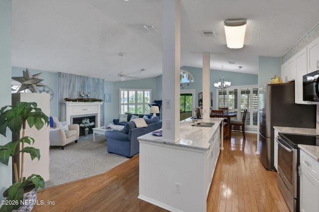 118 GOVERNOR Street 208, Green Cove Springs, FL 32043