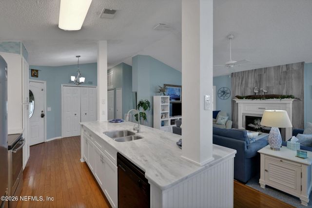118 GOVERNOR Street 208, Green Cove Springs, FL 32043