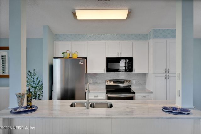 118 GOVERNOR Street 208, Green Cove Springs, FL 32043