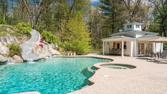 5 Hamlins Crossing, Dover, MA 02030
