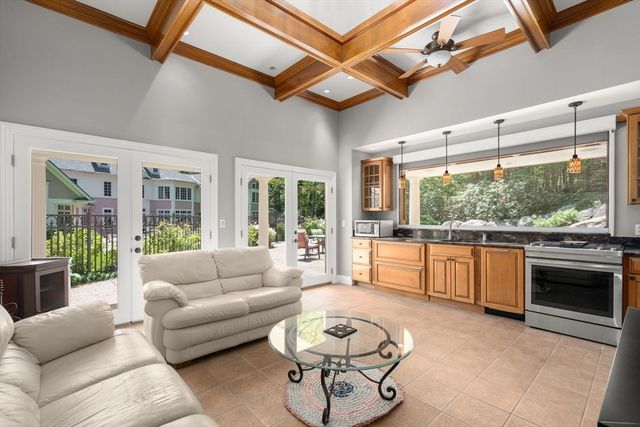 5 Hamlins Crossing, Dover, MA 02030
